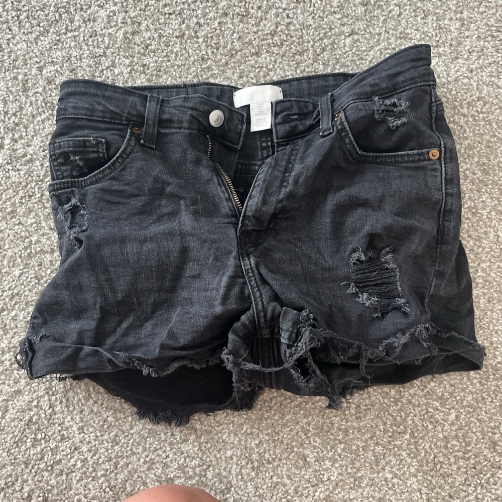 H&M black shorts